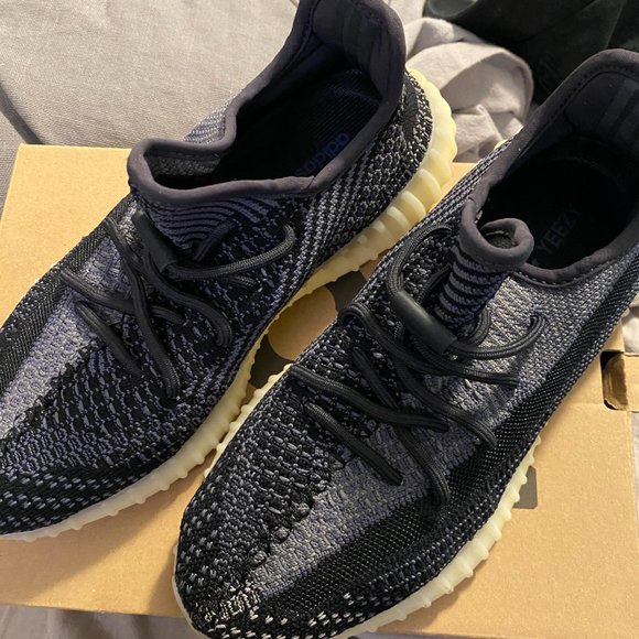 adidas YEEZY Boost 350 V2  Adidas Yeezy Boost 350 V2